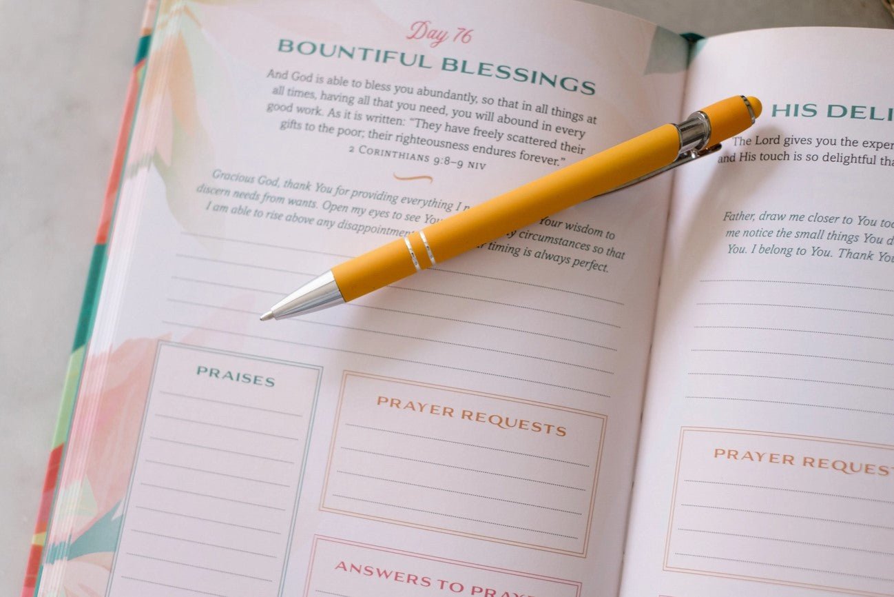 A Year of God's Goodness: A Prayer & Praise Tracker for Women-510 General Gifts-Simply Stylish boutique-Simply Stylish Boutique | Women’s & Kid’s Fashion | Paducah, KY